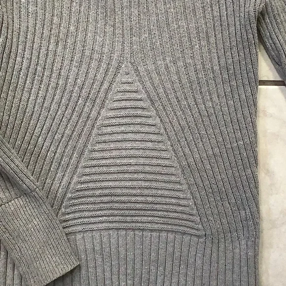 DKNY Jeans Sweater - Picture 5 of 7